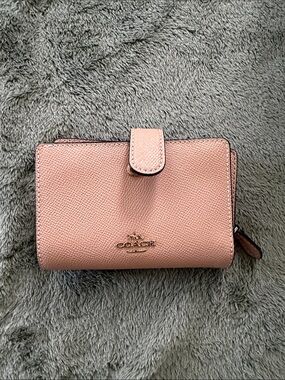 Coach Soft cream Pebble Leather Bifold Wallet with Snap
